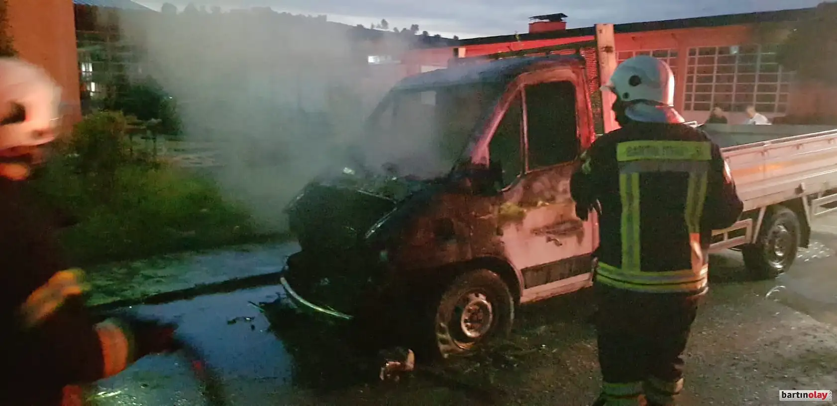 Kamyonet alev topuna döndü