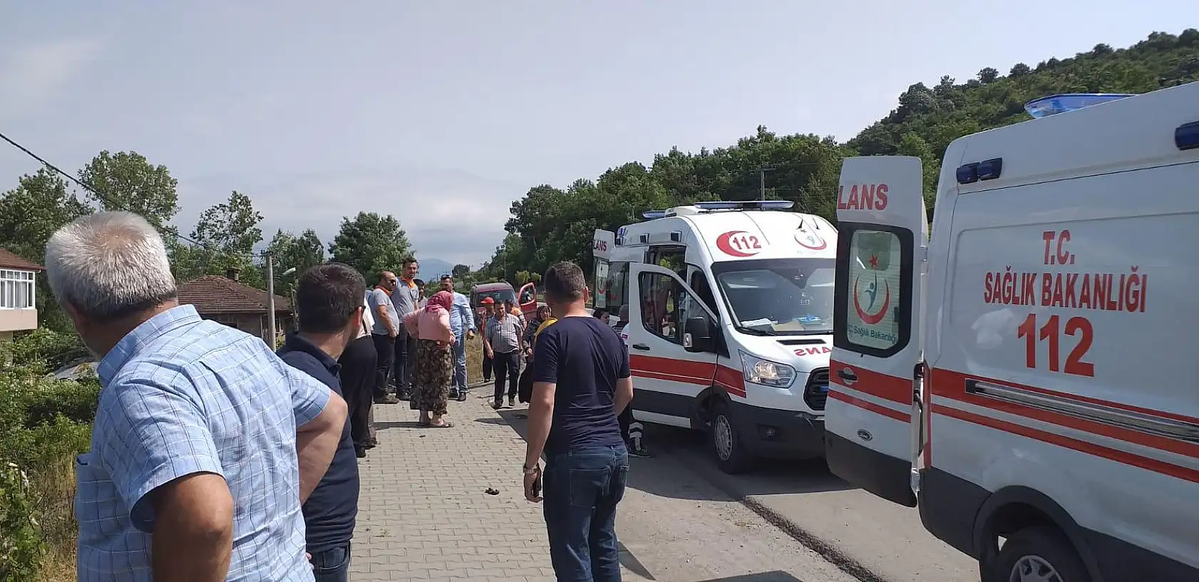 Yoldan çıkan otomobil şarampole uçtu