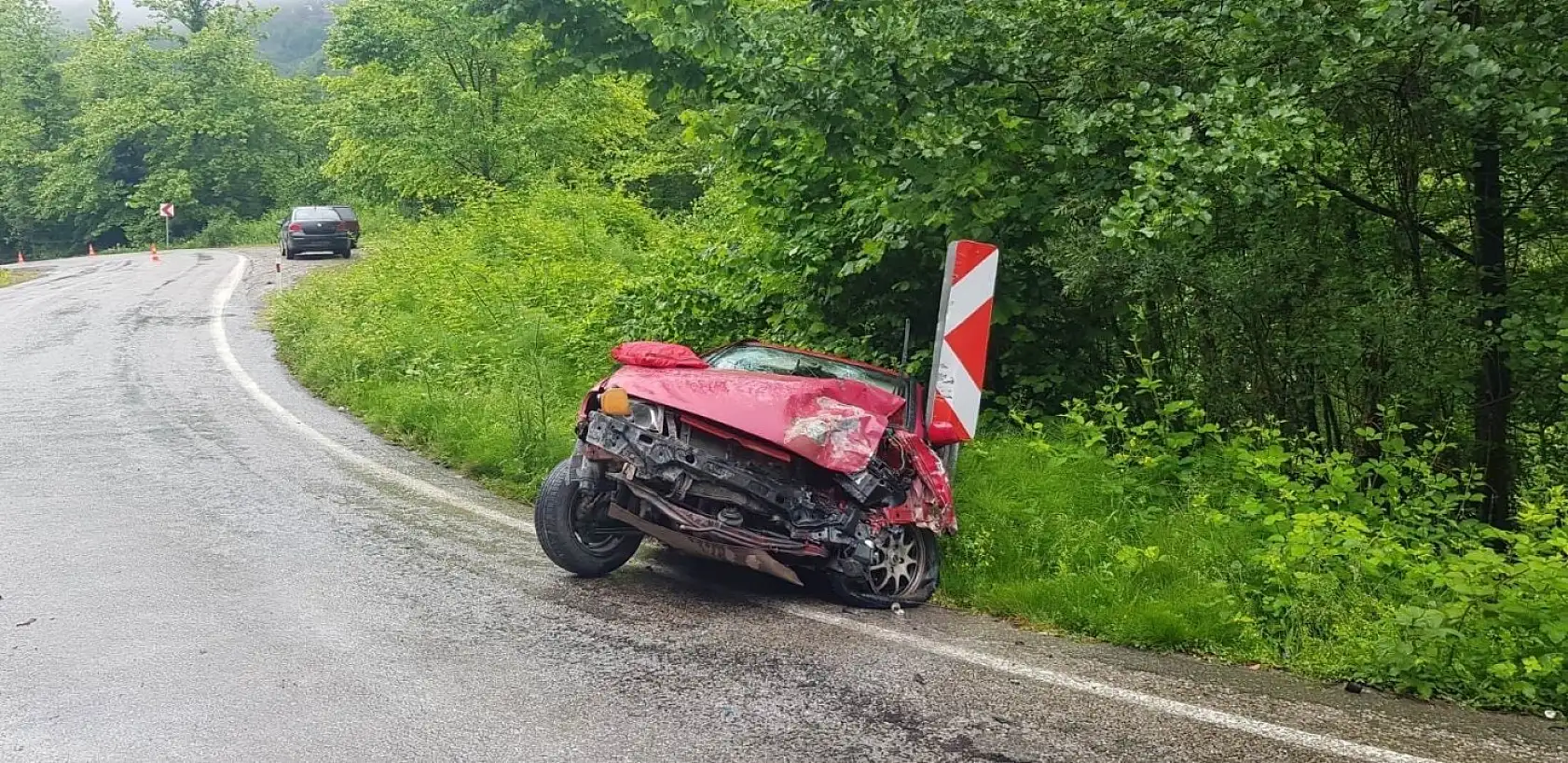 Kamyonet ile otomobil çarpıştı, 3 yaralı