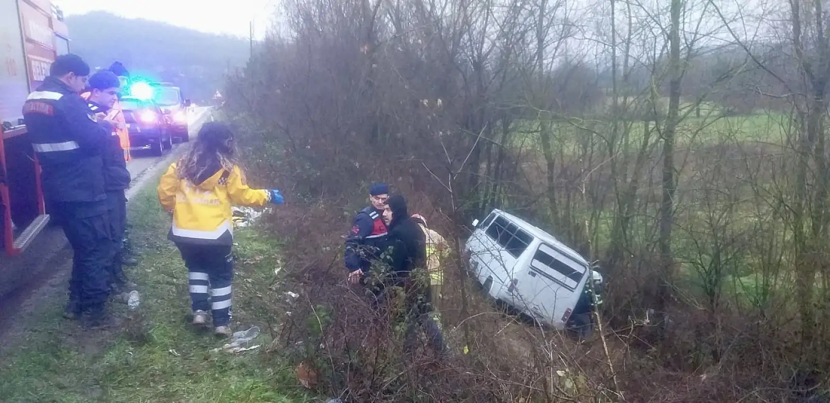 İşçi servisi şarampole uçtu