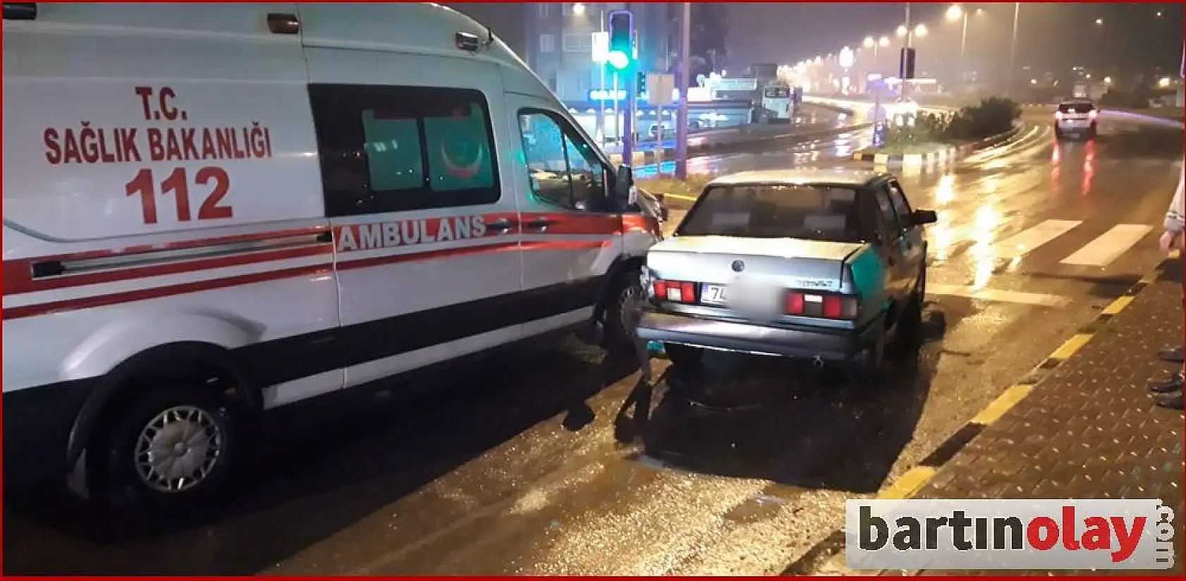 Ambulans kaza yaptı