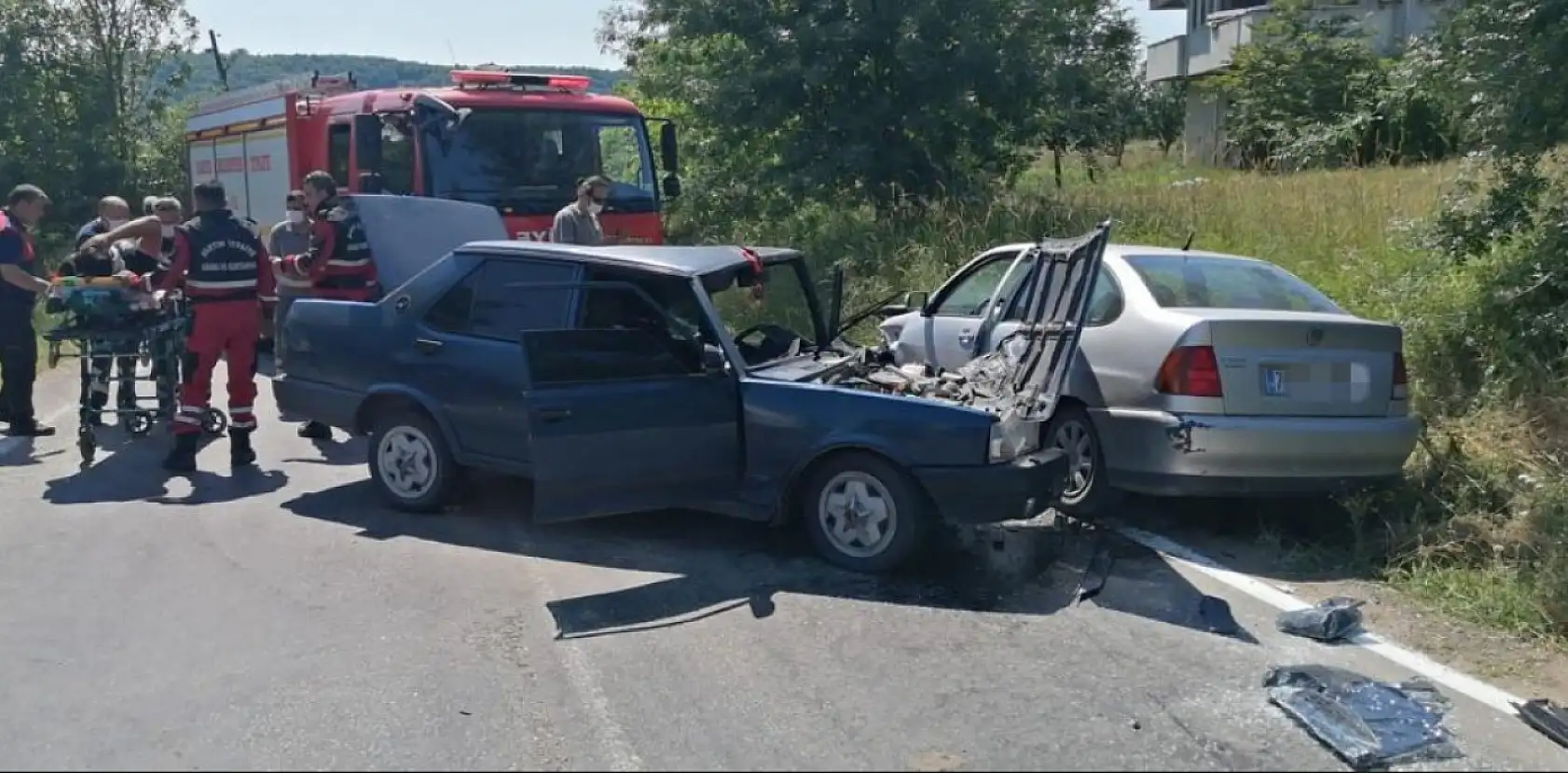 Arıt yolunda iki otomobil çarpıştı