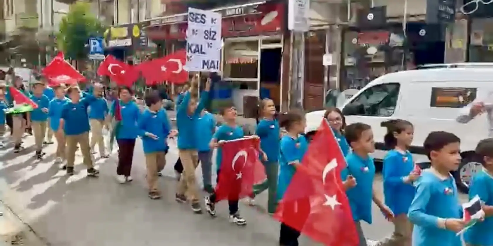 Minik yüreklerden Filistin'e anlamlı destek