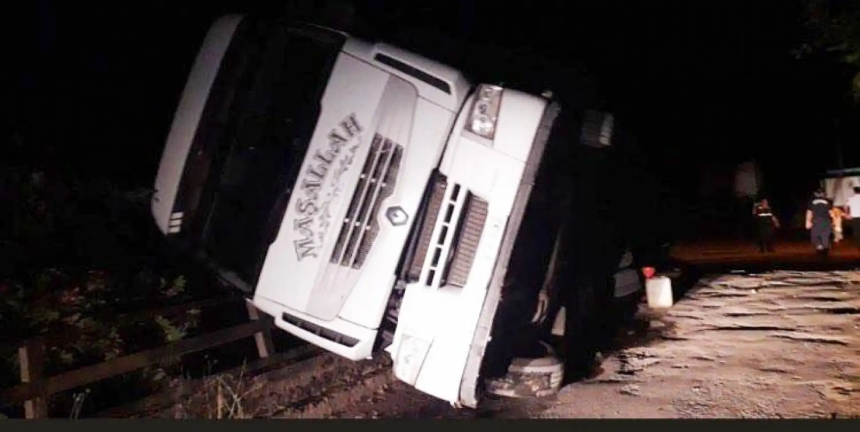 Son dakika, Köprüde devrildi