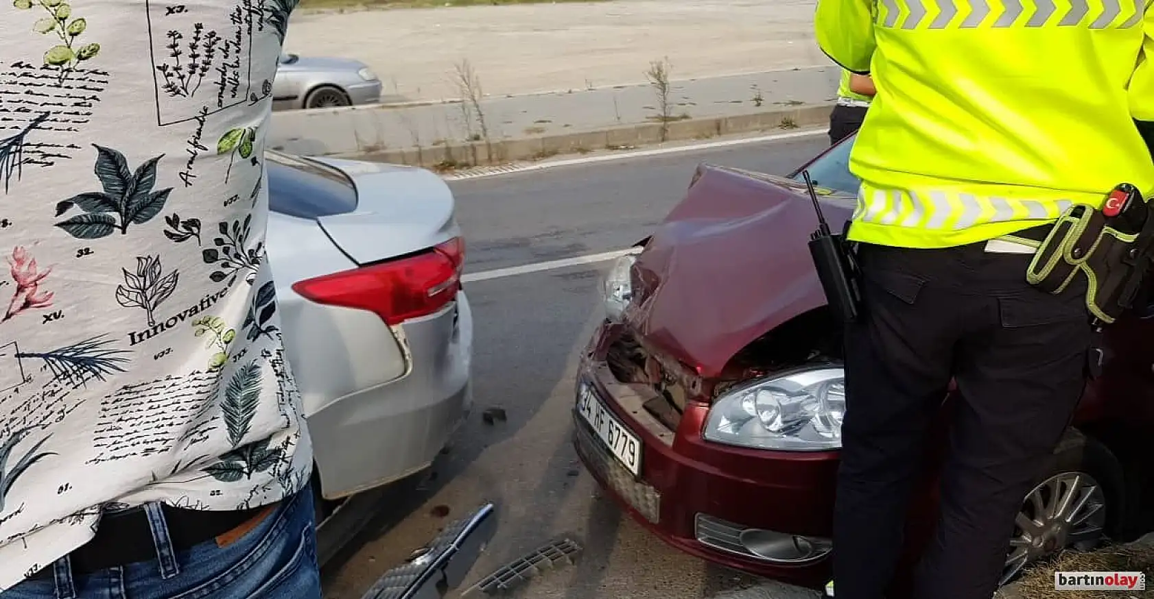 Zincirleme kaza, 4 araç çarpıştı