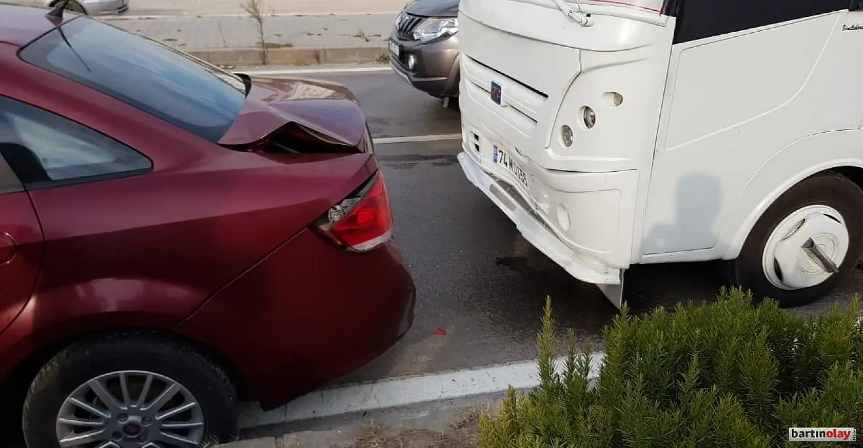 Zincirleme kaza, 4 araç çarpıştı