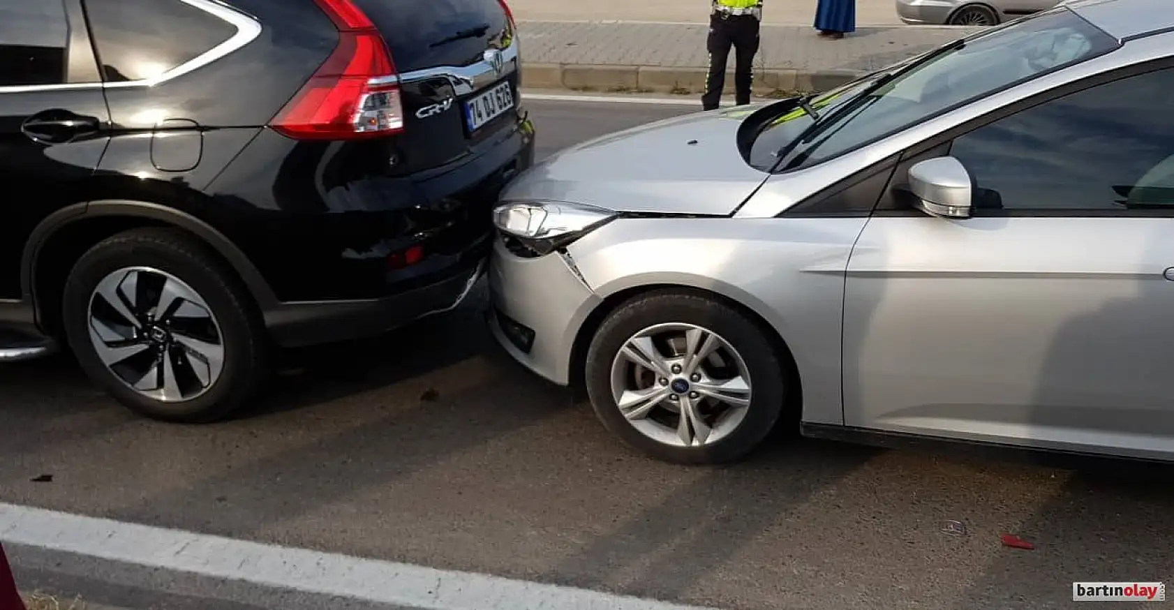 Zincirleme kaza, 4 araç çarpıştı