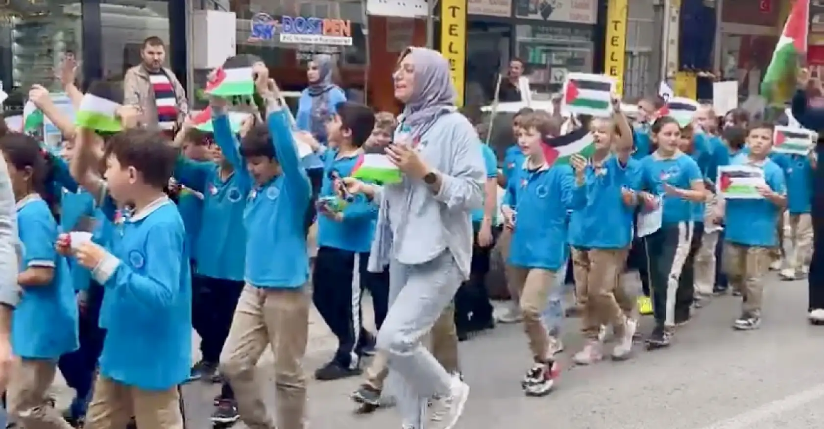 Minik yüreklerden Filistin'e anlamlı destek