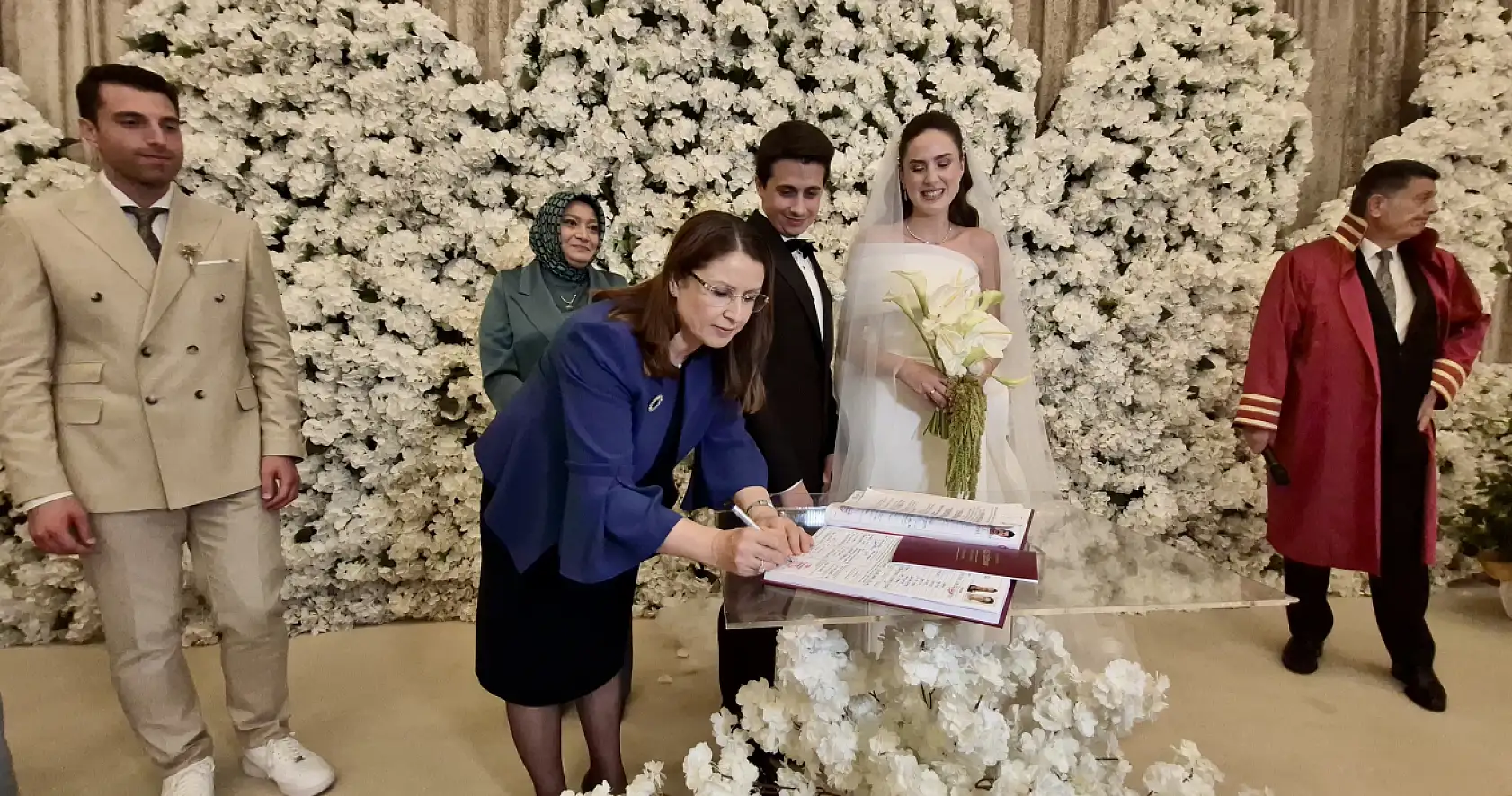 Nikah töreninde sürpriz isimler