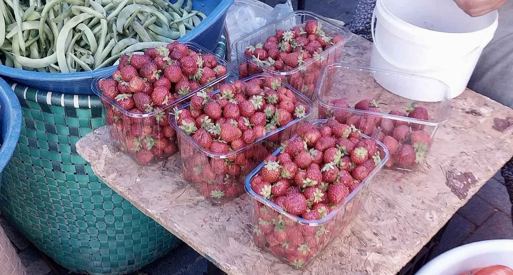 Salı pazarında tezgahların durumu