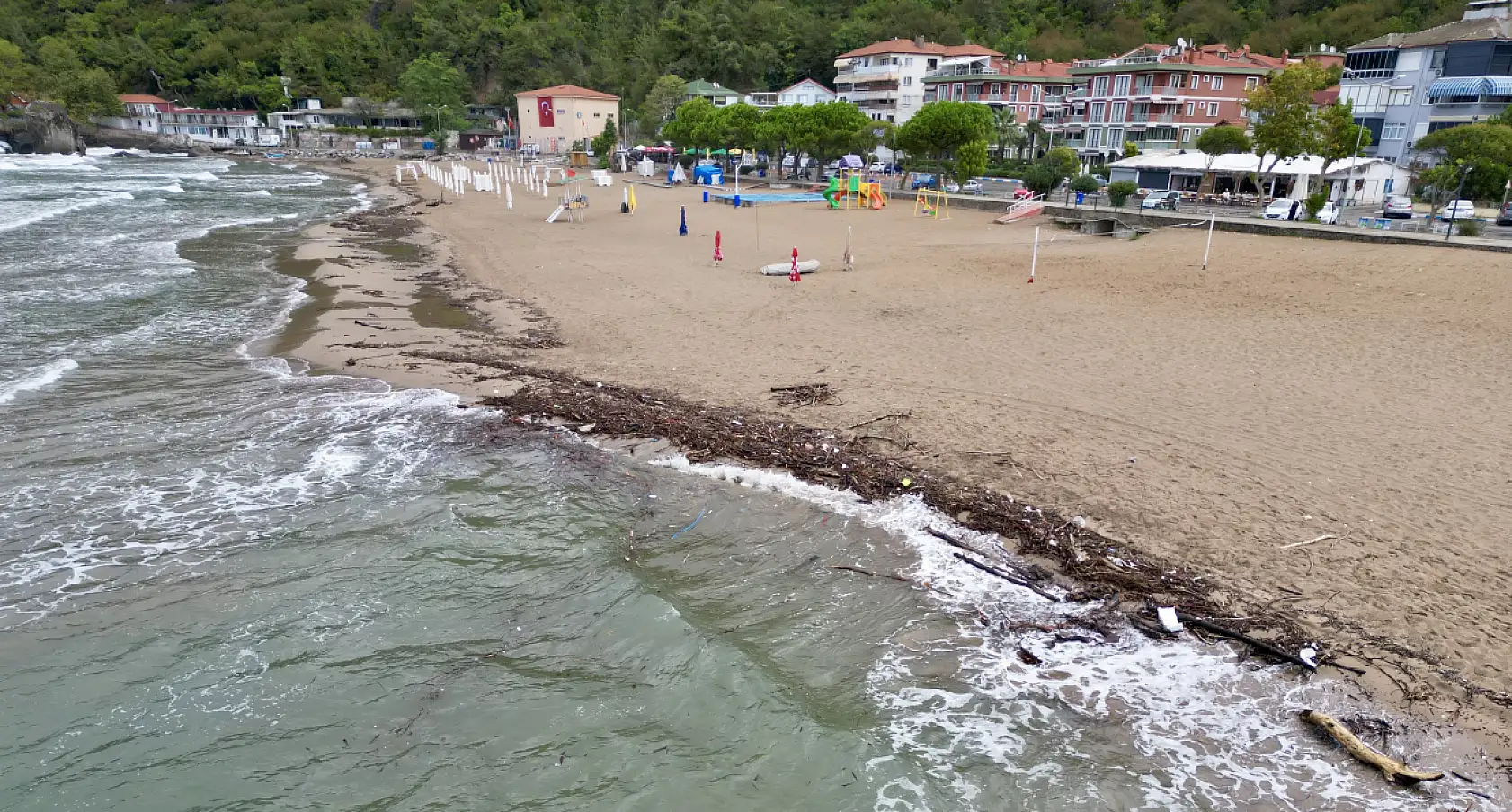 İnkumu sahilde çirkin manzara