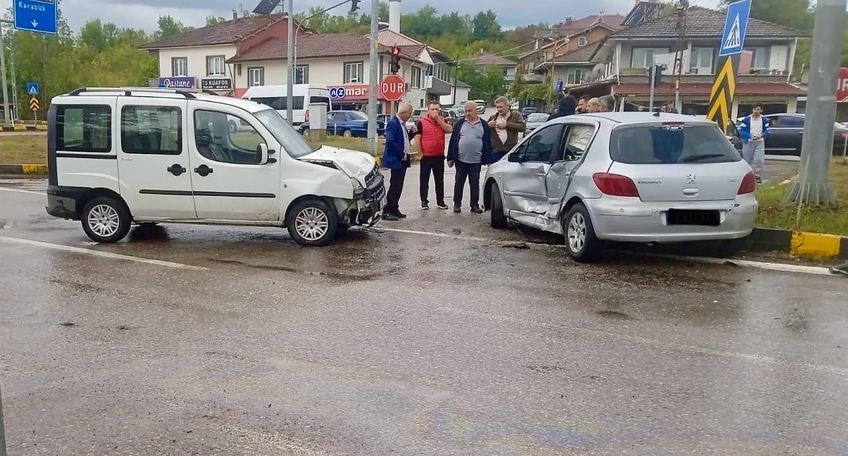 Kurtköy kavşakta kaza