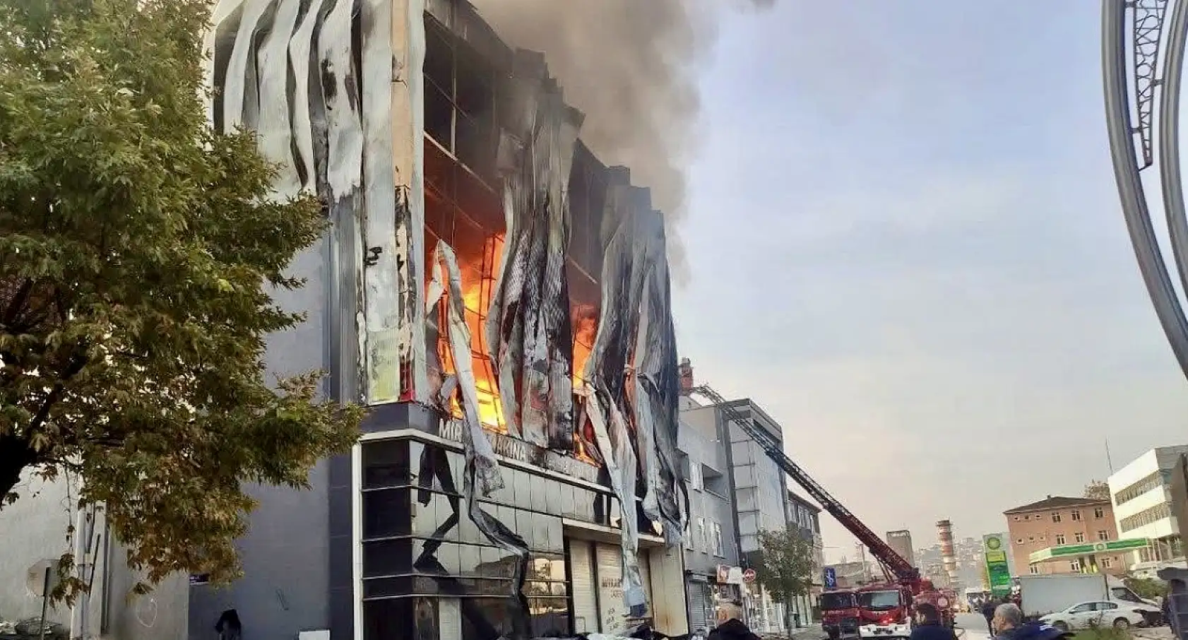 Kozmetik fabrikasında yangın