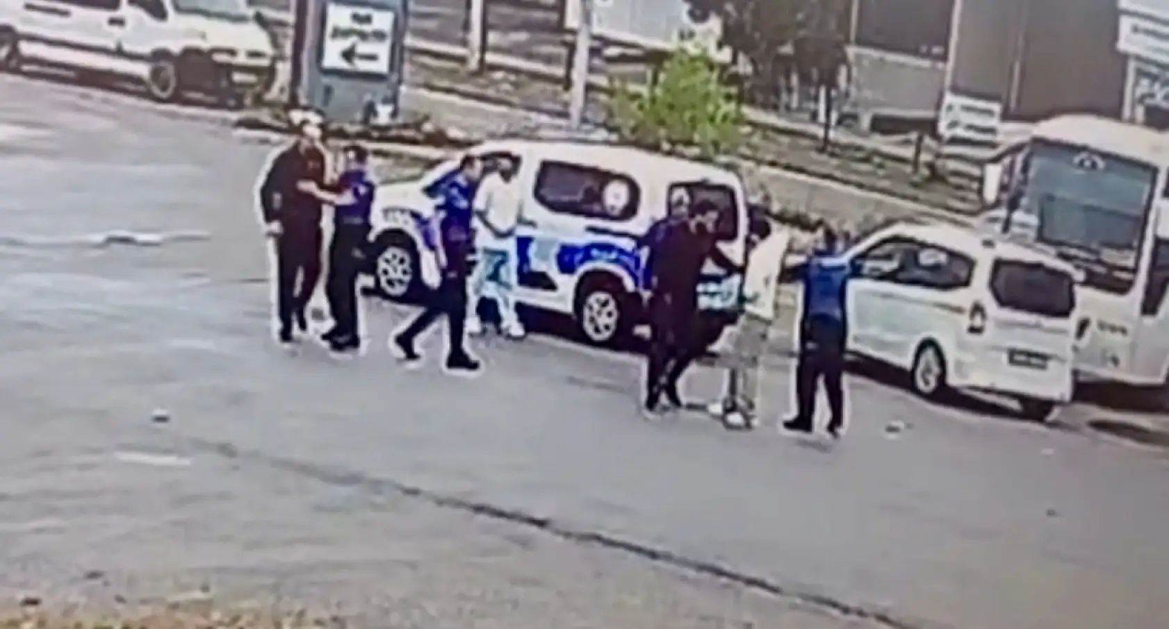 Polis kanlı çatışmayı önledi