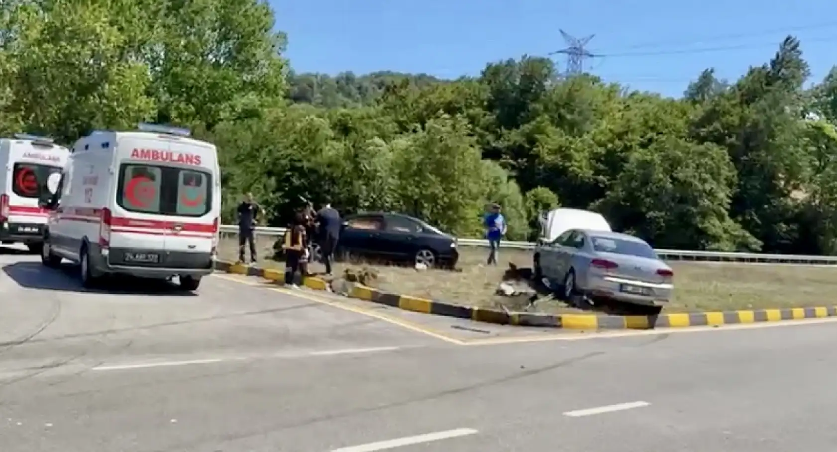 Amasra yolunda kavşakta kaza