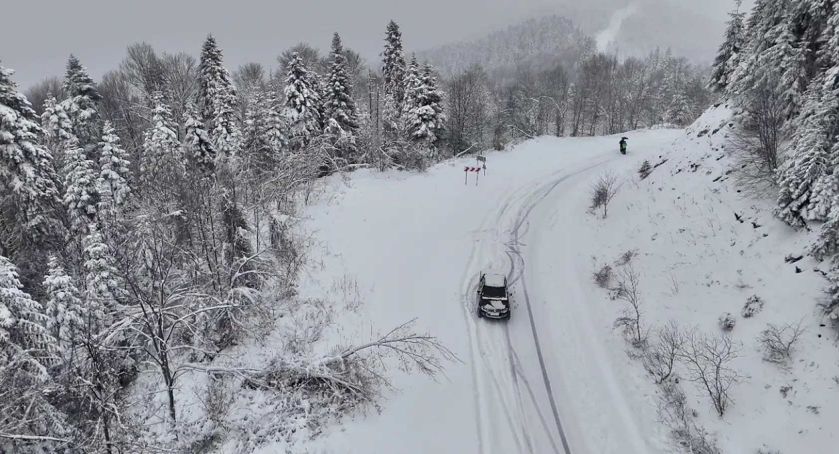 Zirvede kar manzarası