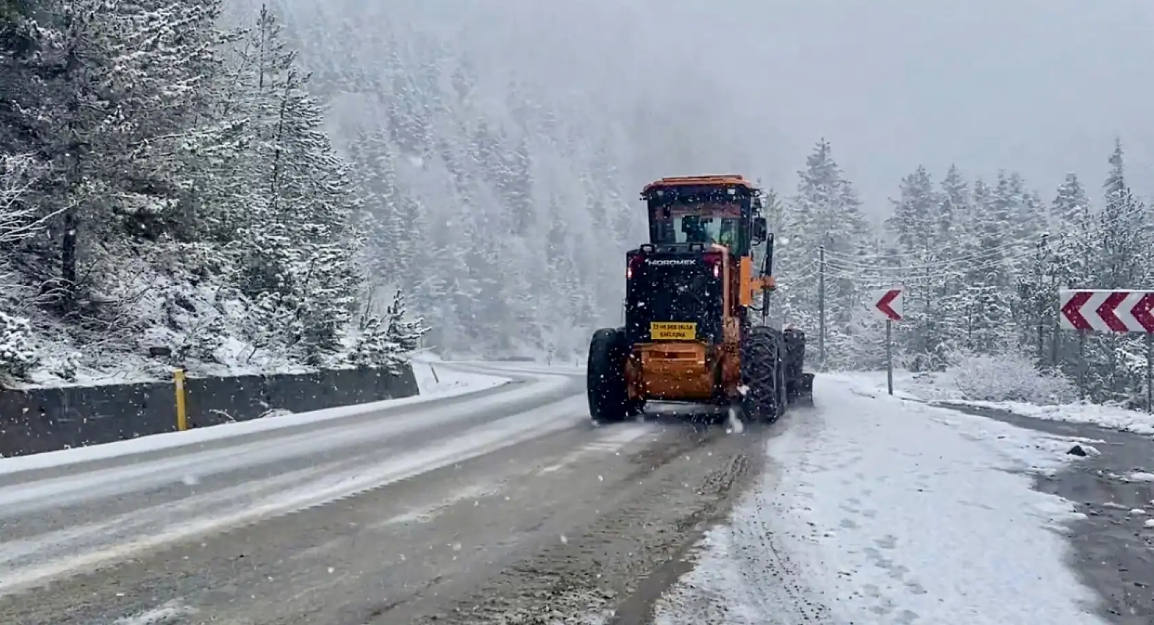 Lapa lapa kar yağıyor
