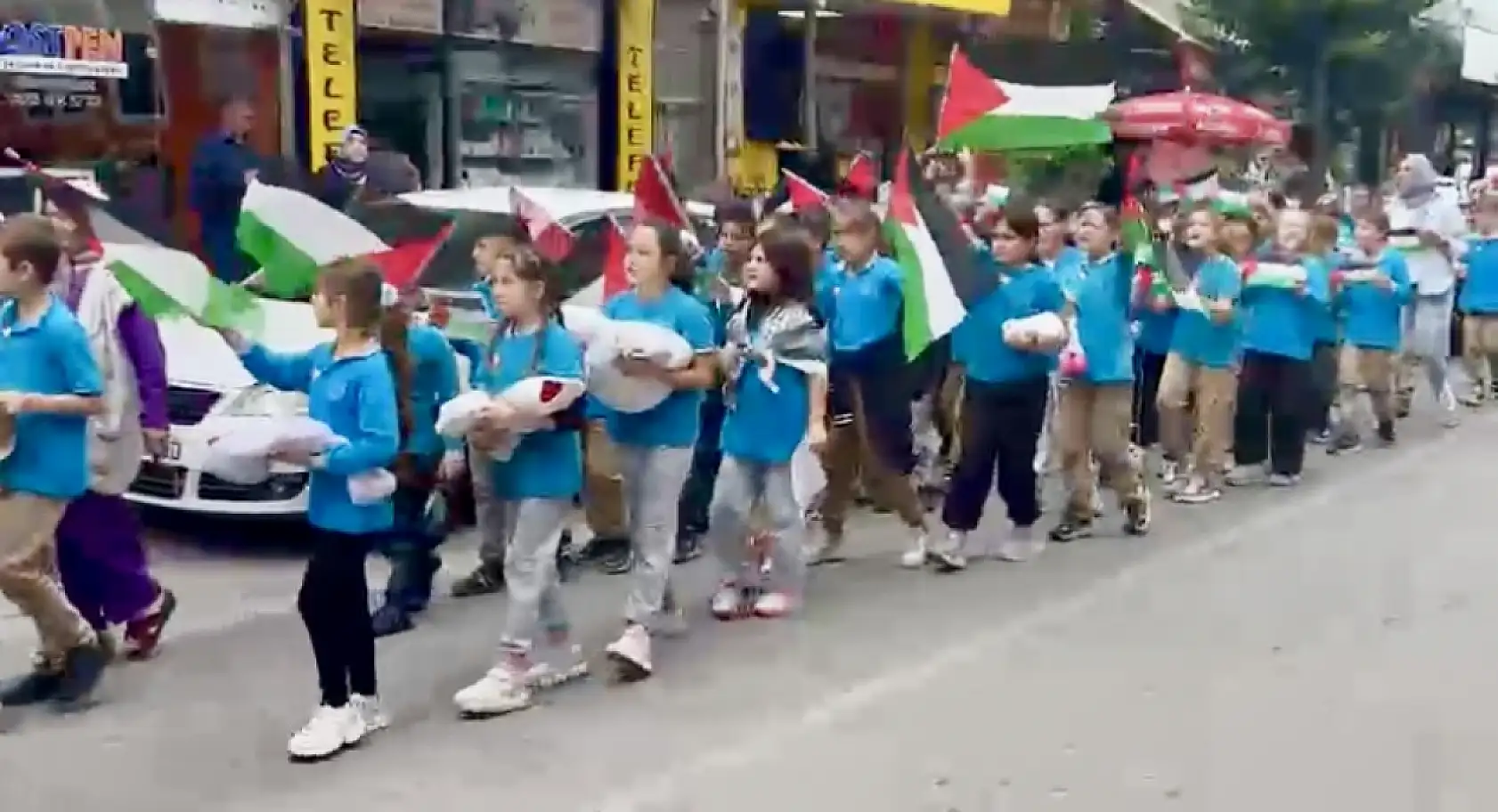 Minik yüreklerden Filistin'e anlamlı destek