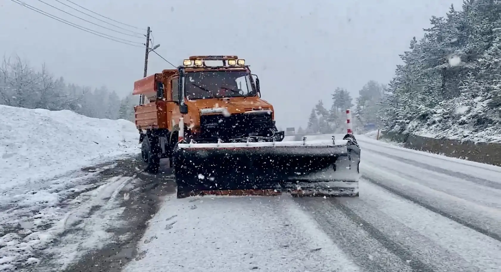 Lapa lapa kar yağıyor