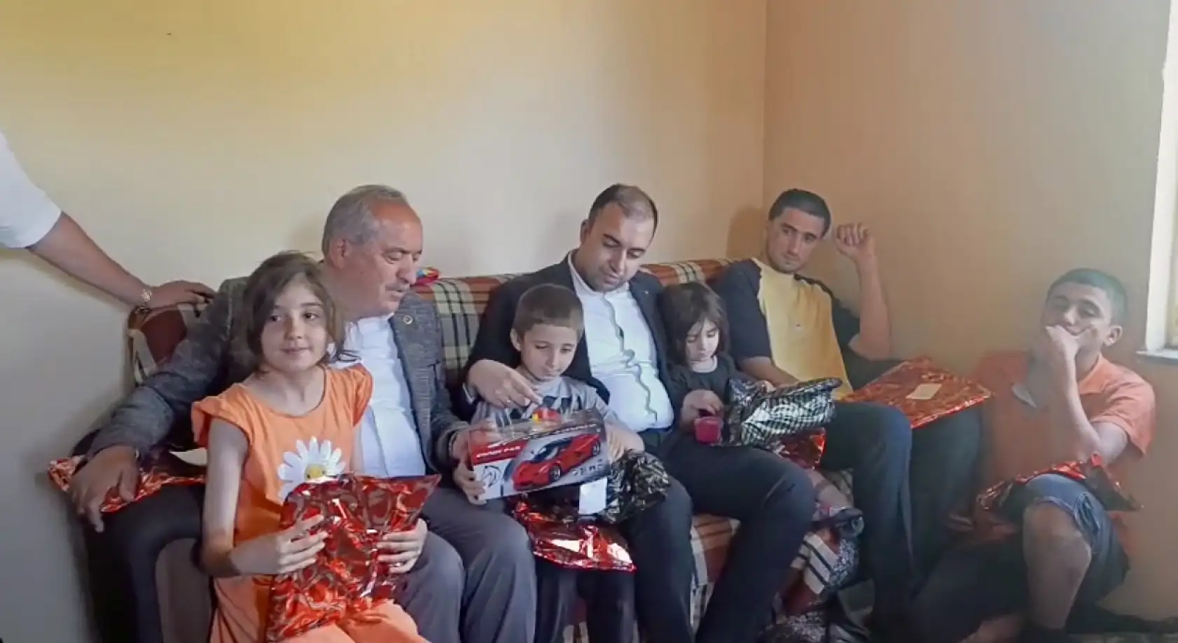 13. Çocukları dünyaya geldi