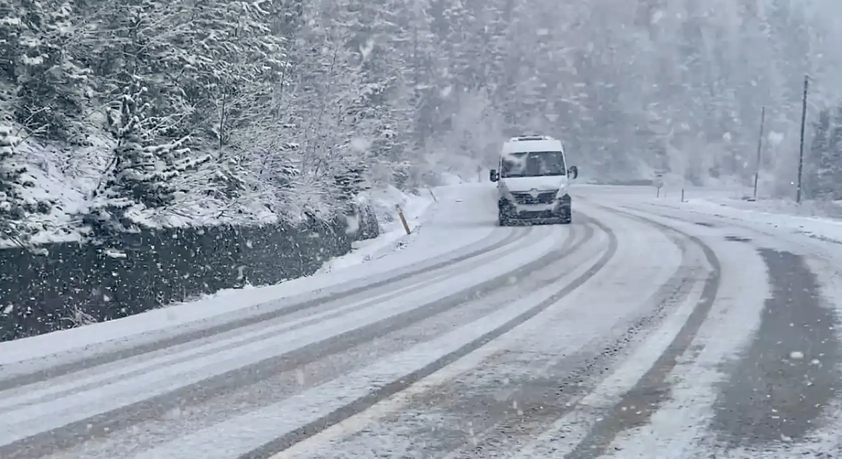Lapa lapa kar yağıyor