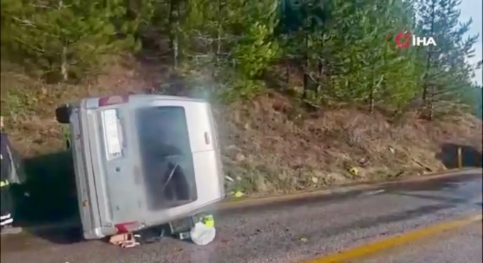 Ticari araç devrildi