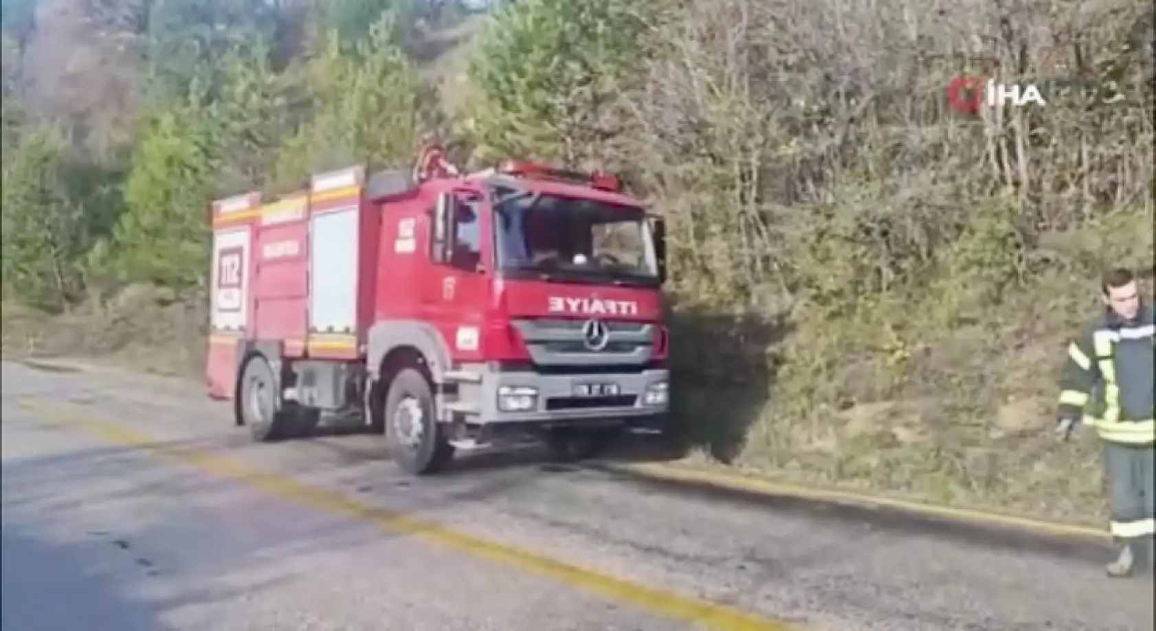 Ticari araç devrildi