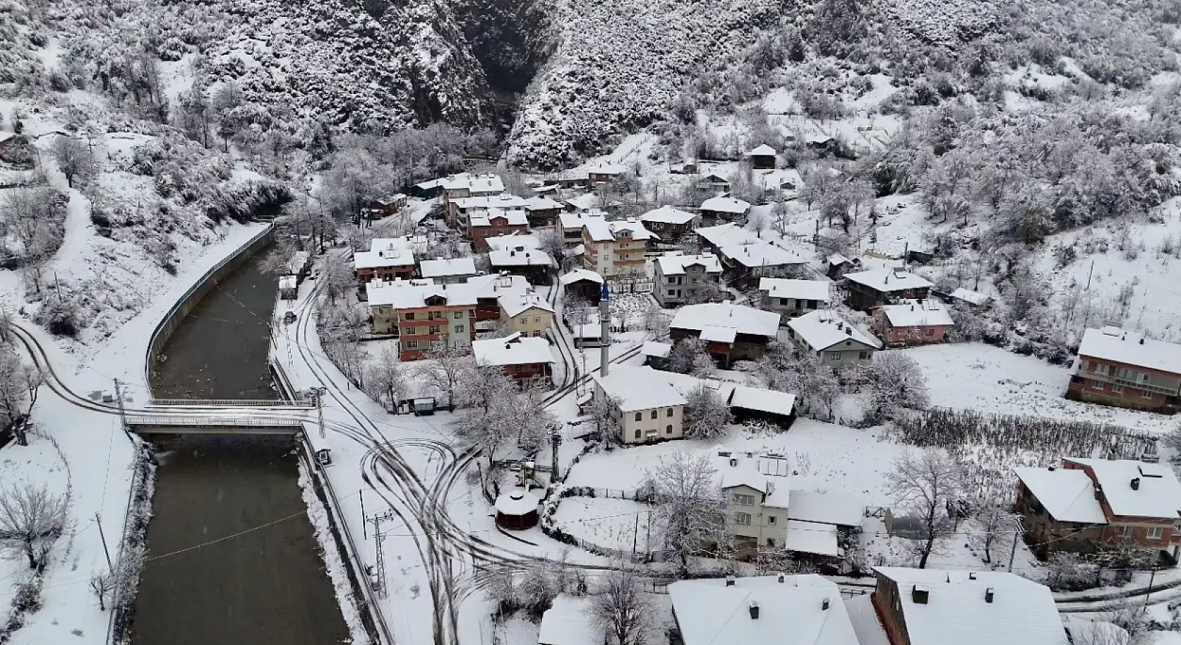 Zirvede kar manzarası
