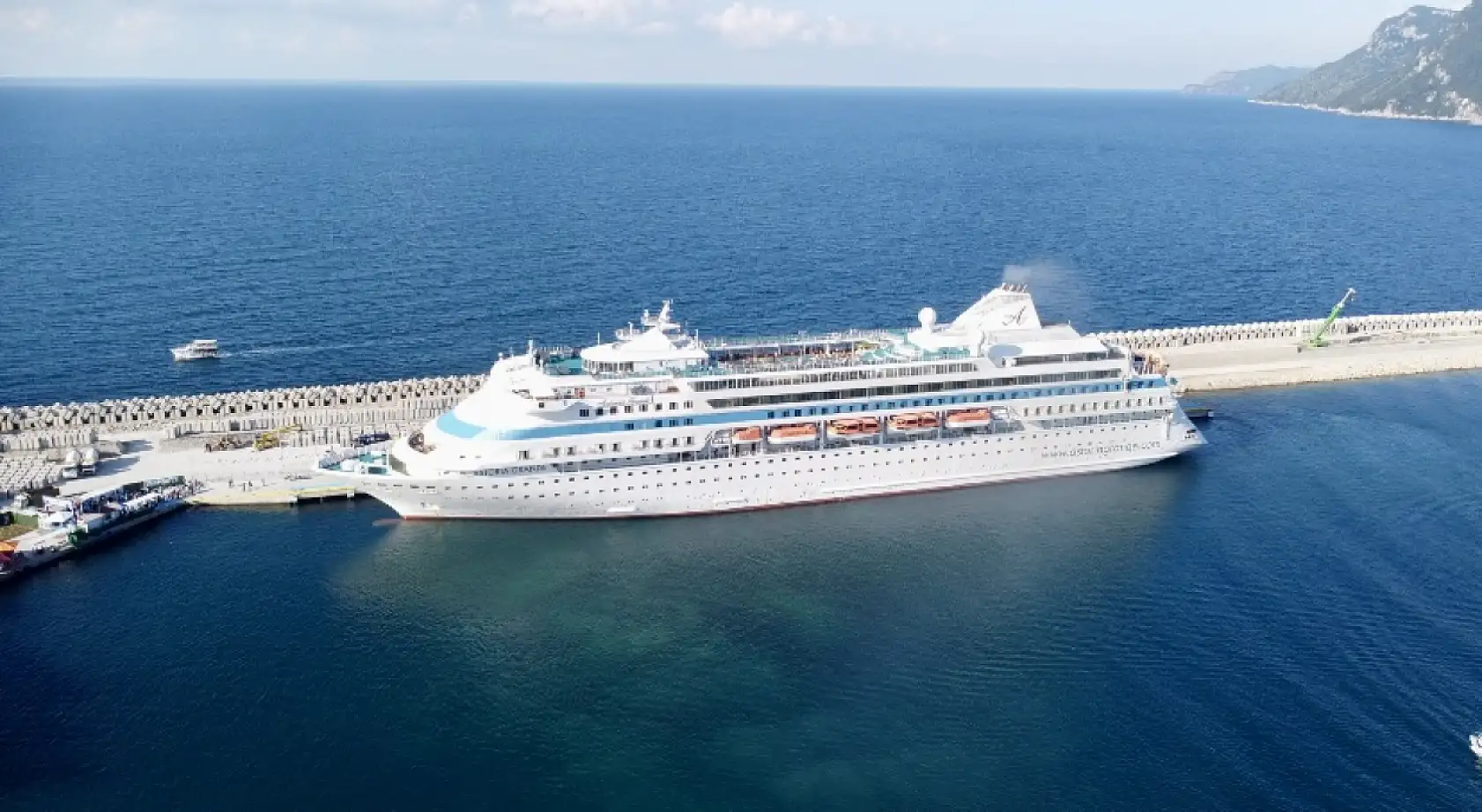 Yaklaşık 90 bin turist geldi