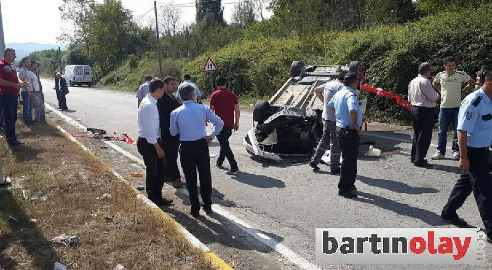 Gelin arabası takla attı