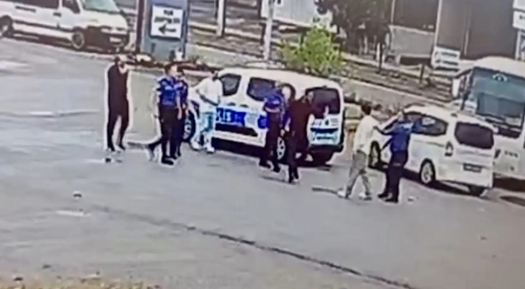 Polis kanlı çatışmayı önledi