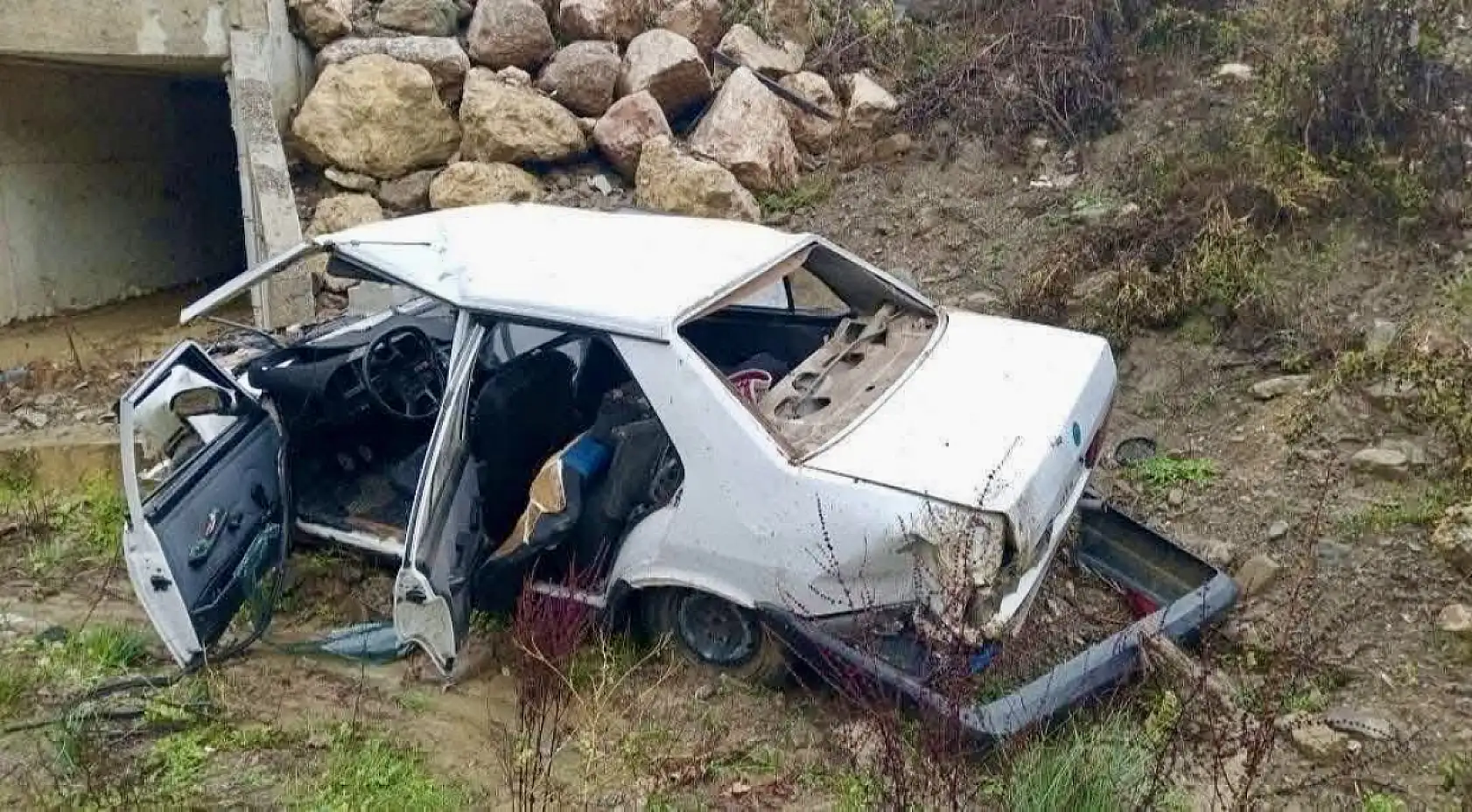 Kayan araç Şarampole yuvarlandı