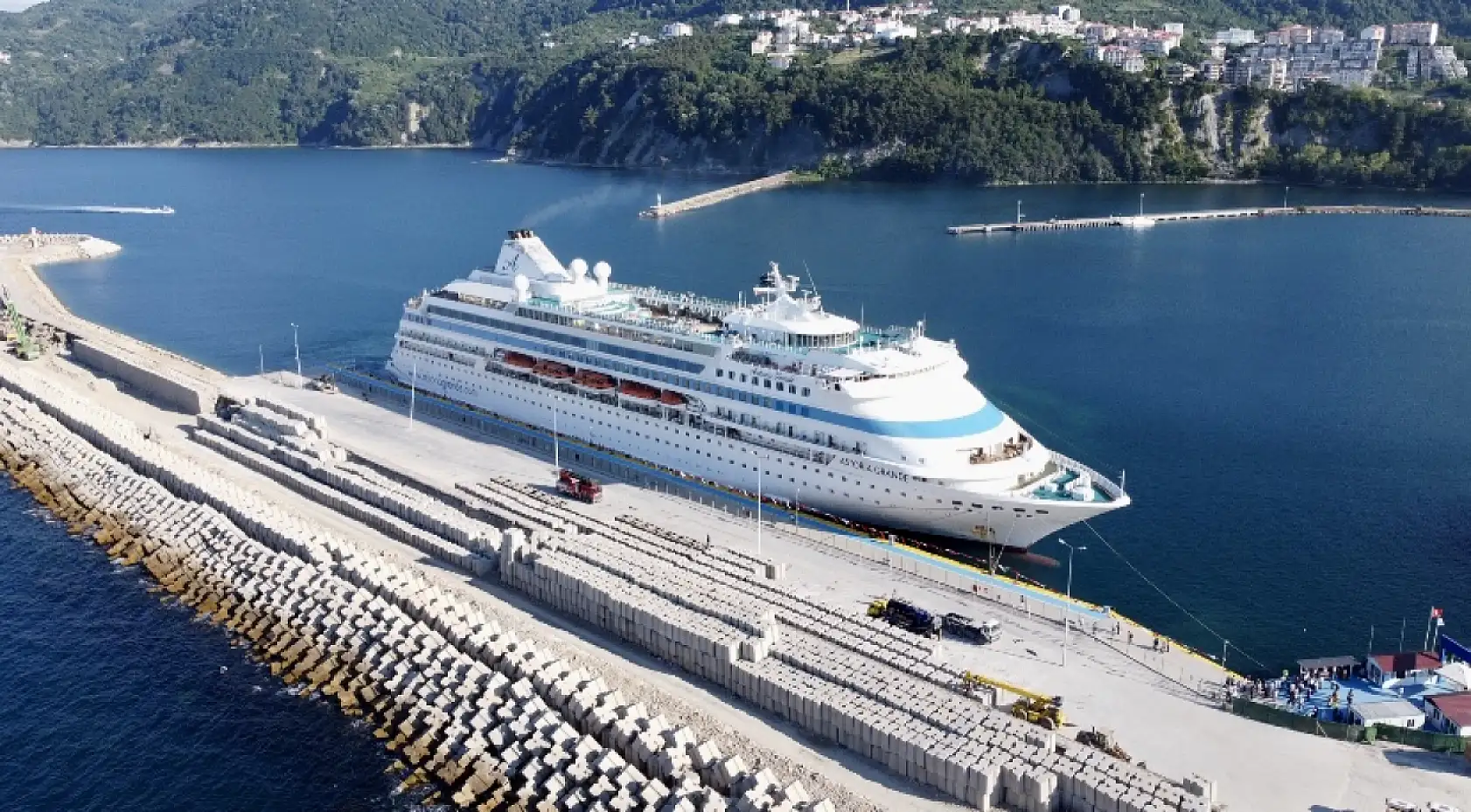 Yaklaşık 90 bin turist geldi