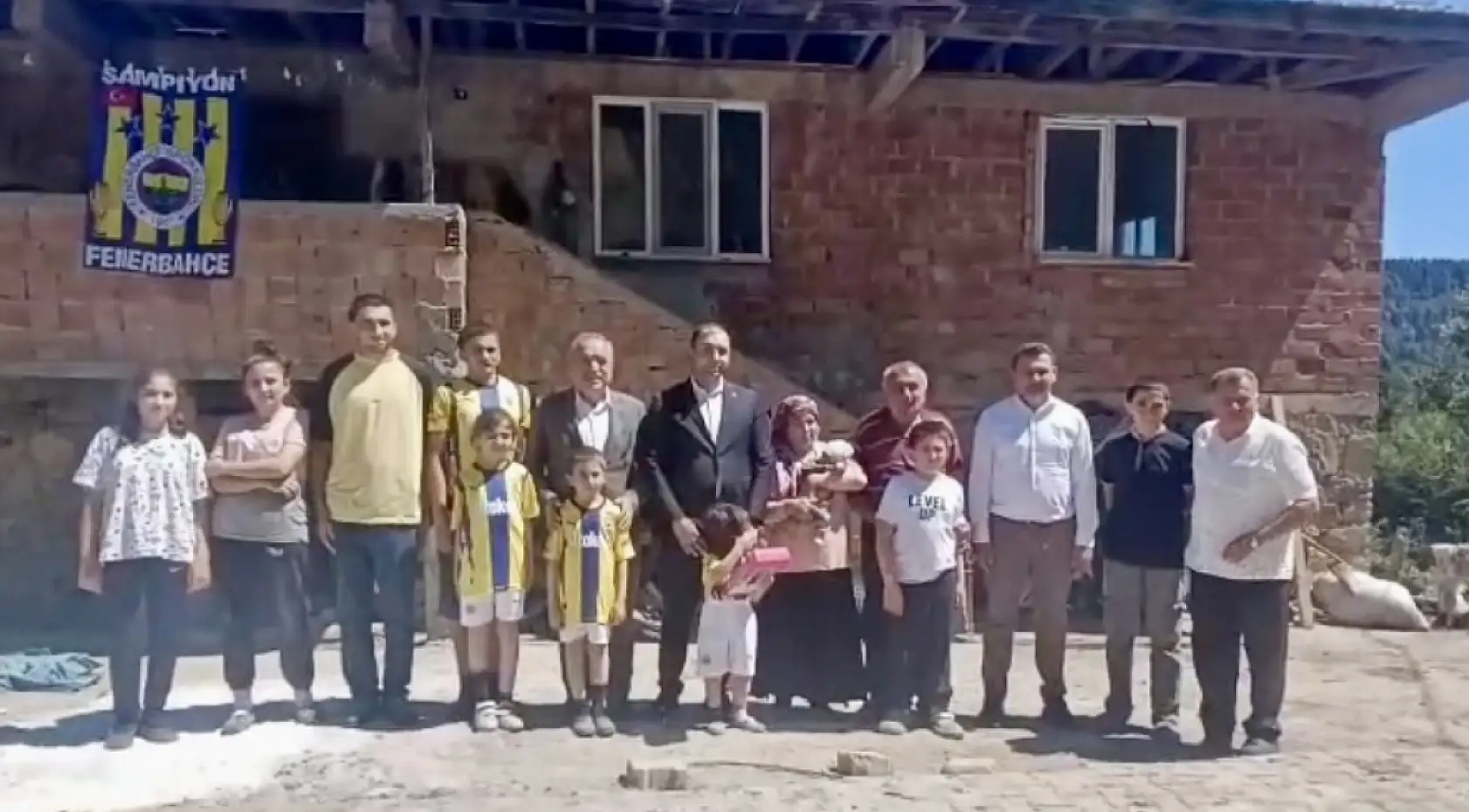 13. Çocukları dünyaya geldi