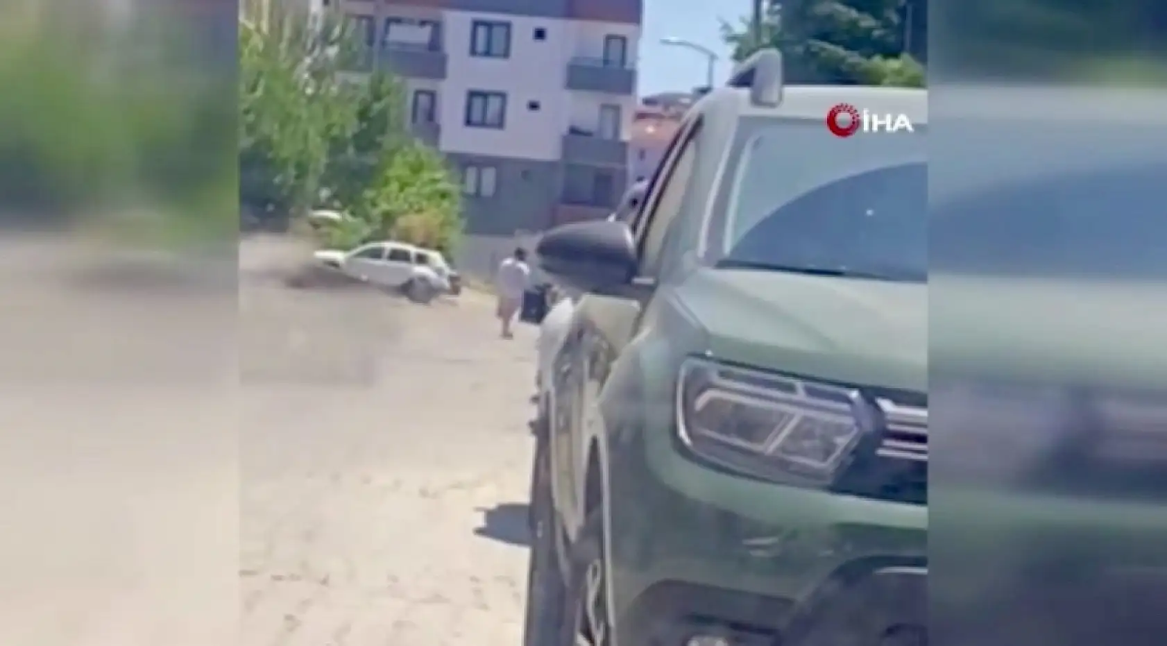 Zorla araca bindirmeye çalıştı