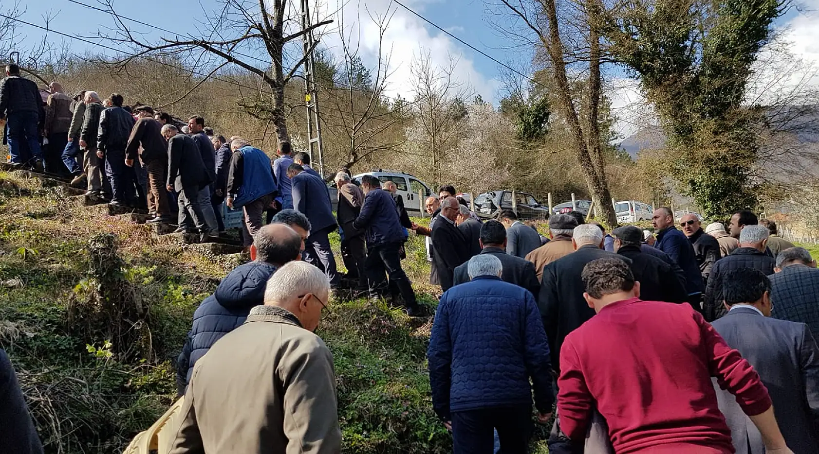 Gözyaşları arasından toprağa verildi