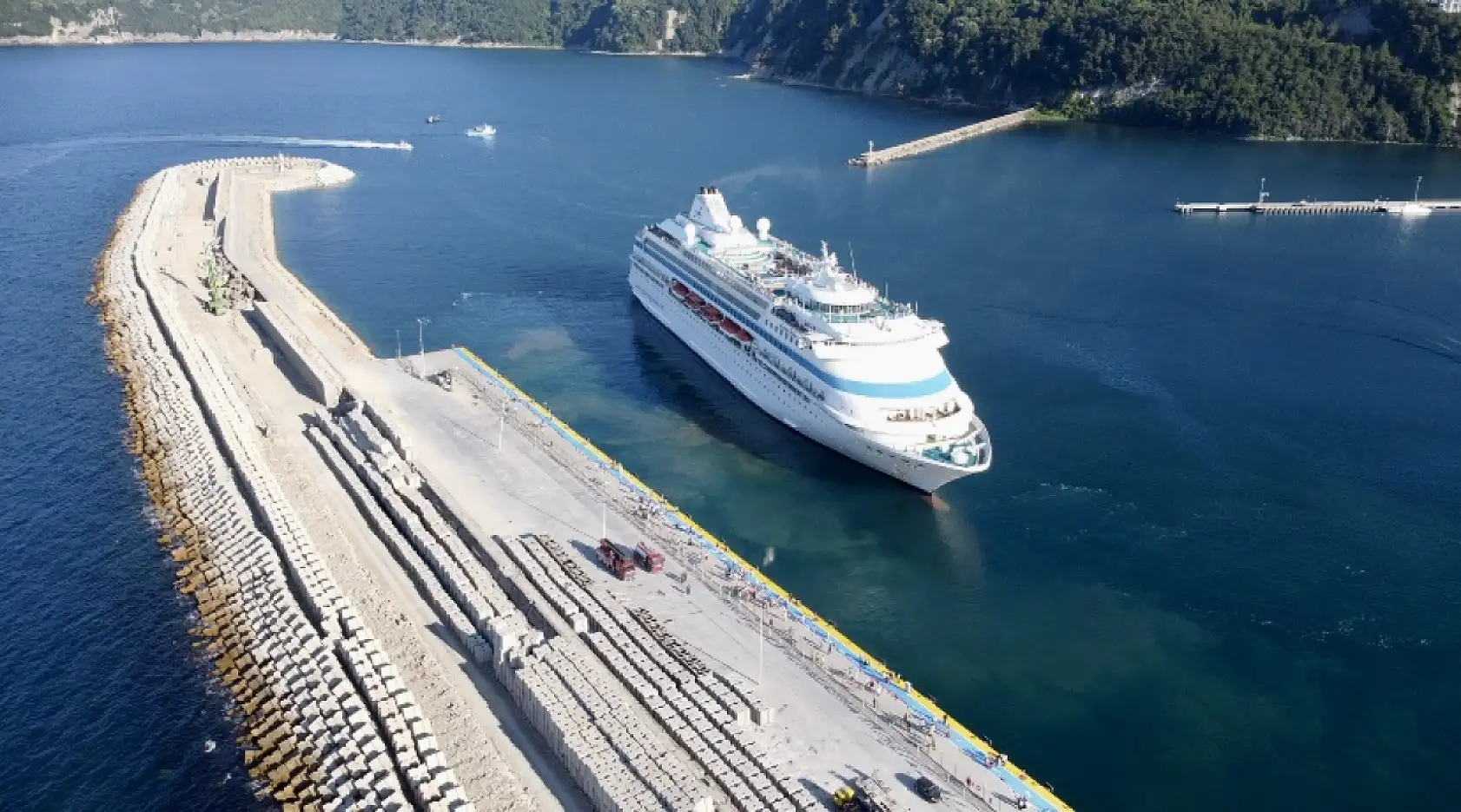 Yaklaşık 90 bin turist geldi