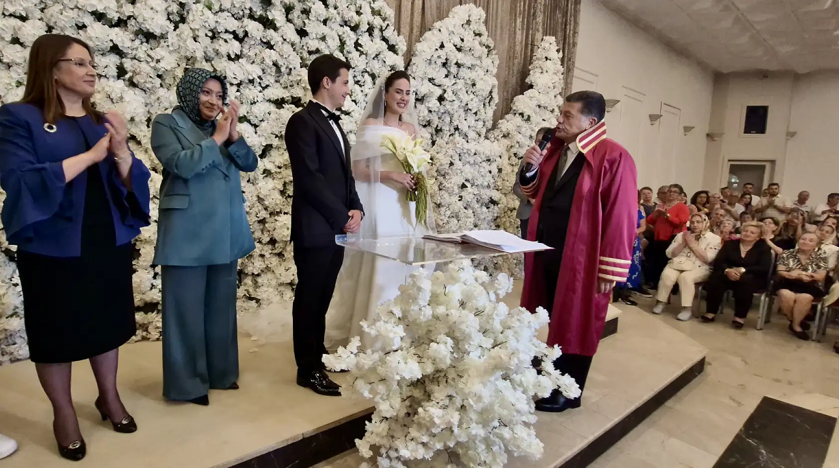 Nikah töreninde sürpriz isimler