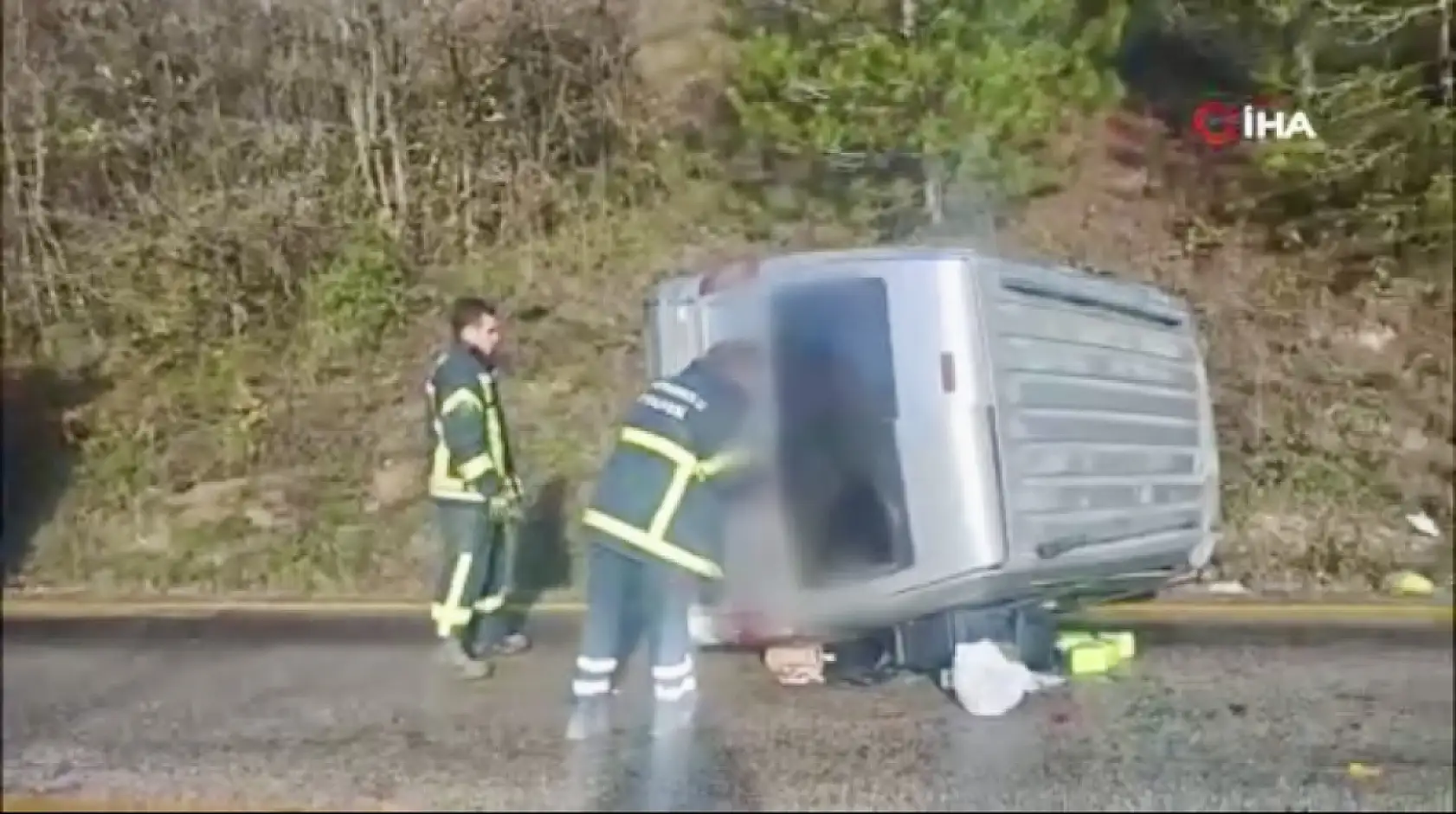 Ticari araç devrildi