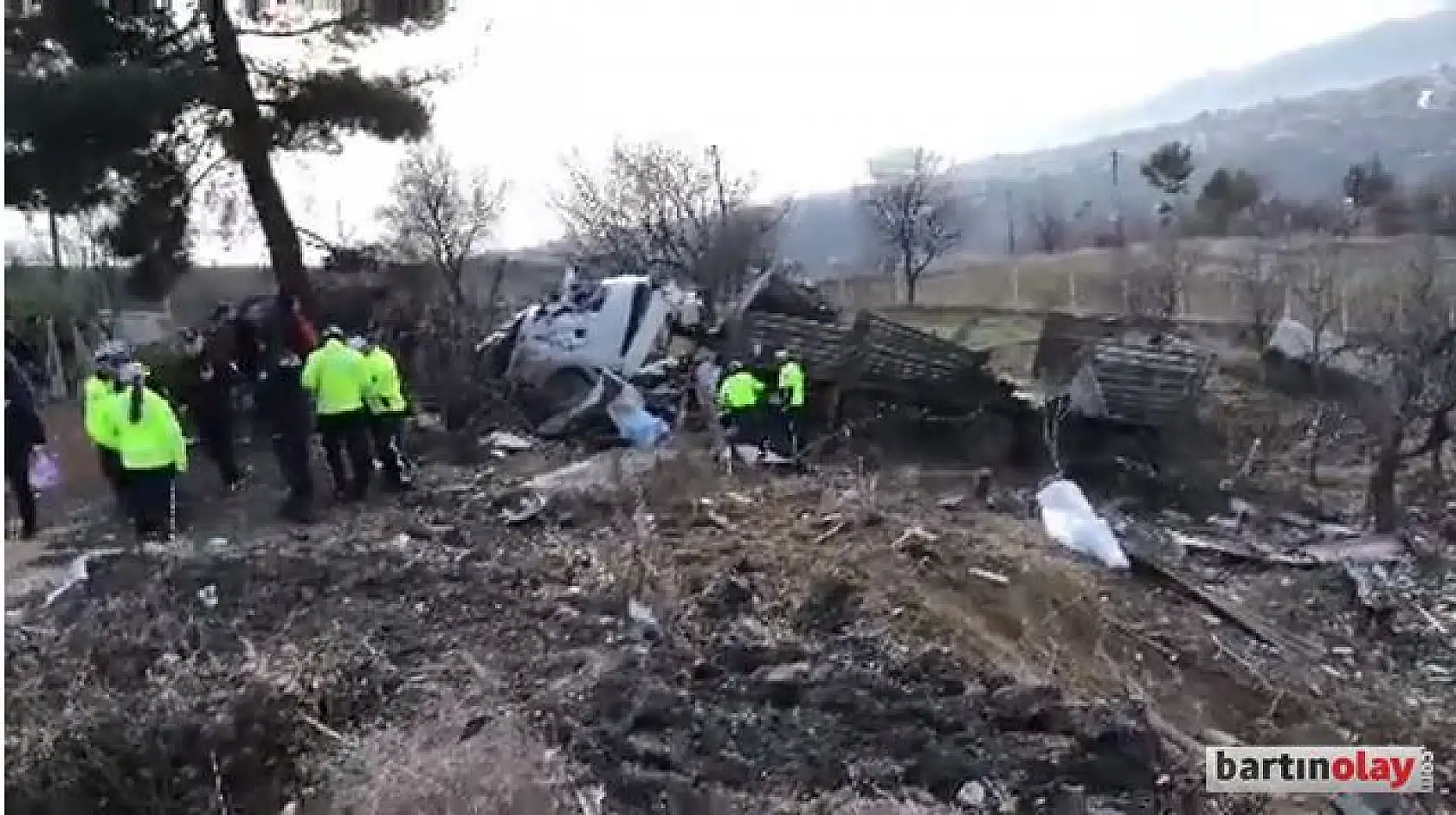 Freni boşalan tır devrildi, 1 ölü