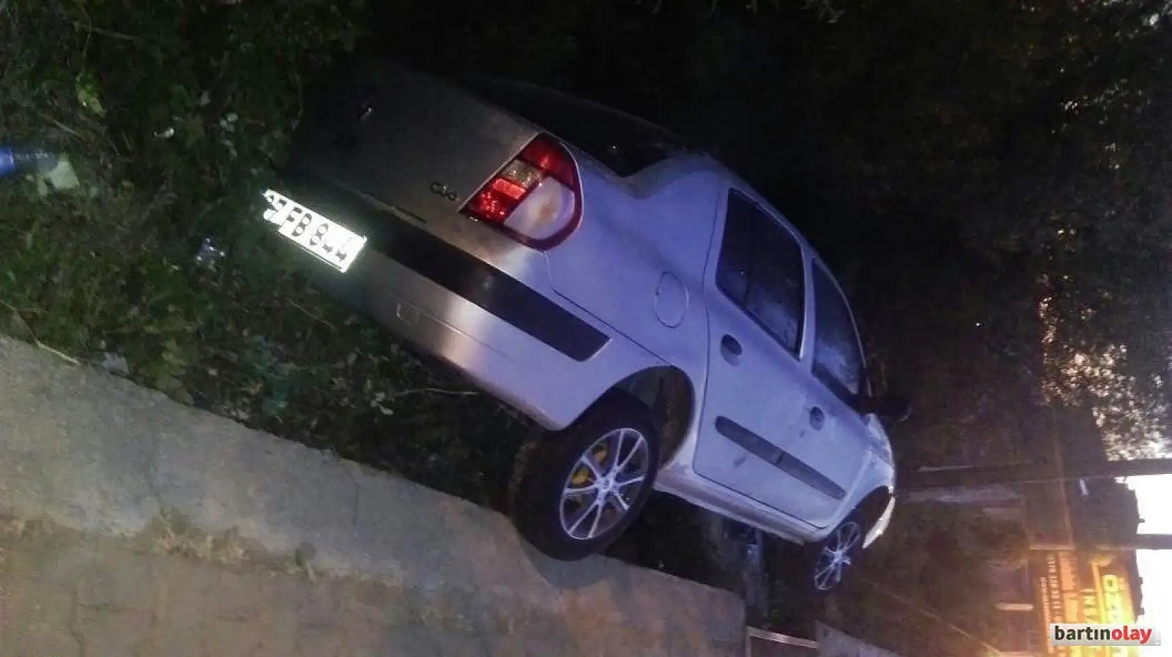 Bu viraja hızlı giren takla atıyor