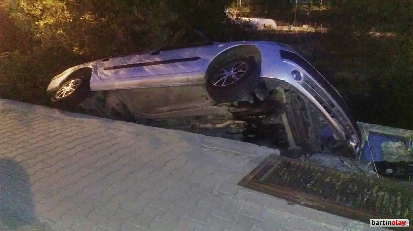 Bu viraja hızlı giren takla atıyor