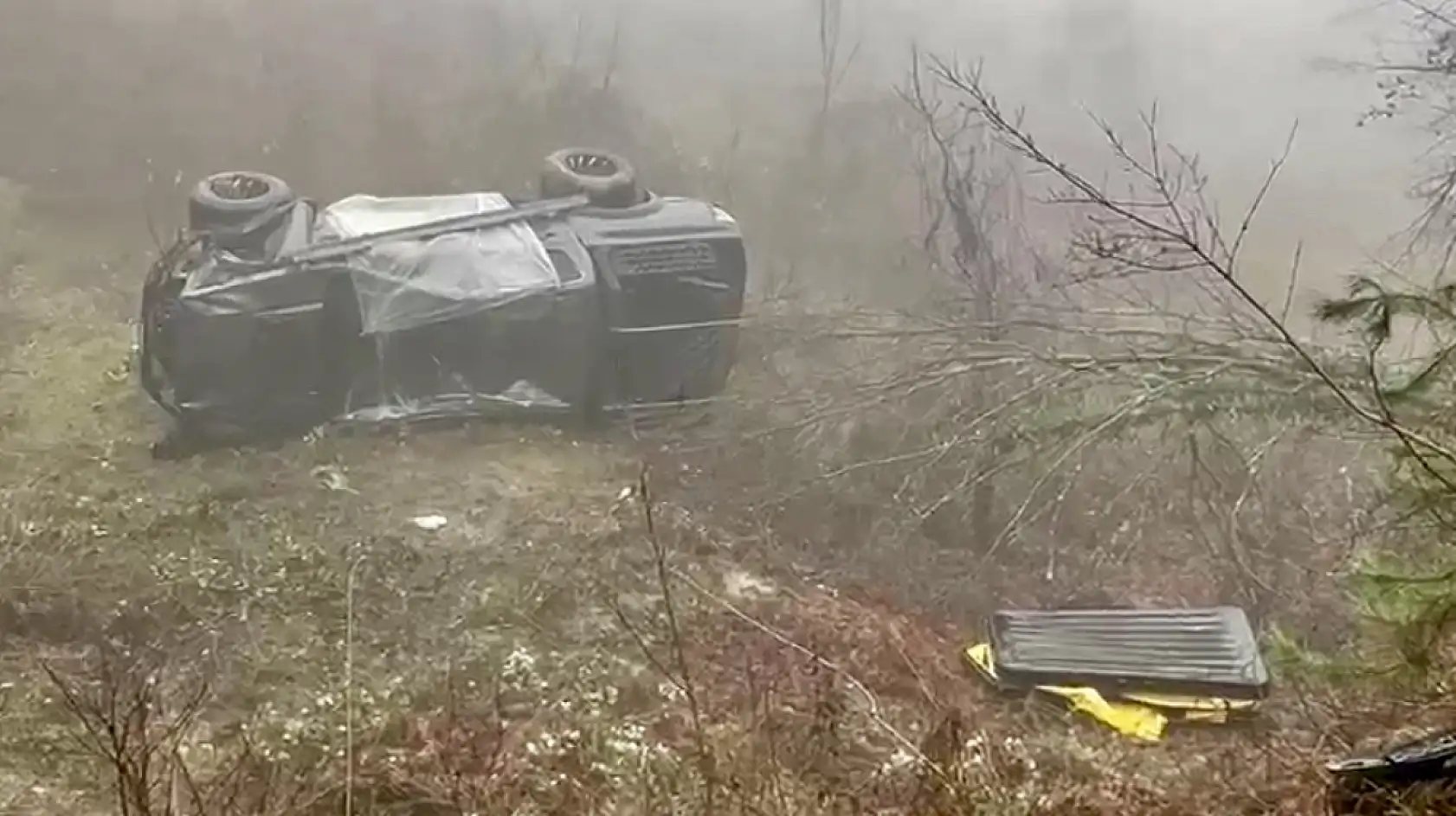 Yoğun siste şarampole yuvarlandı