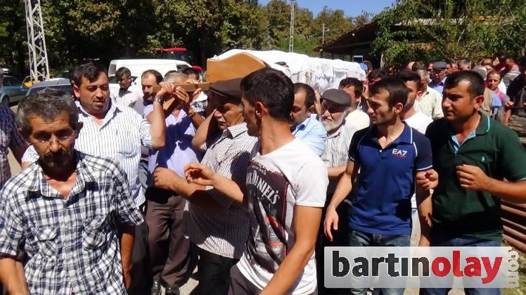 Küçük Resul, gözyaşları ile defnedildi