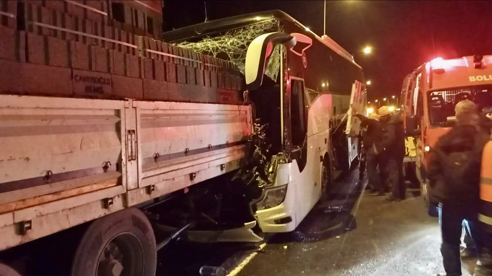 Feci otobüs kazası, 2 ölü