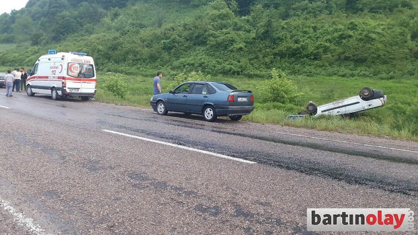 Takla atan araç ters döndü