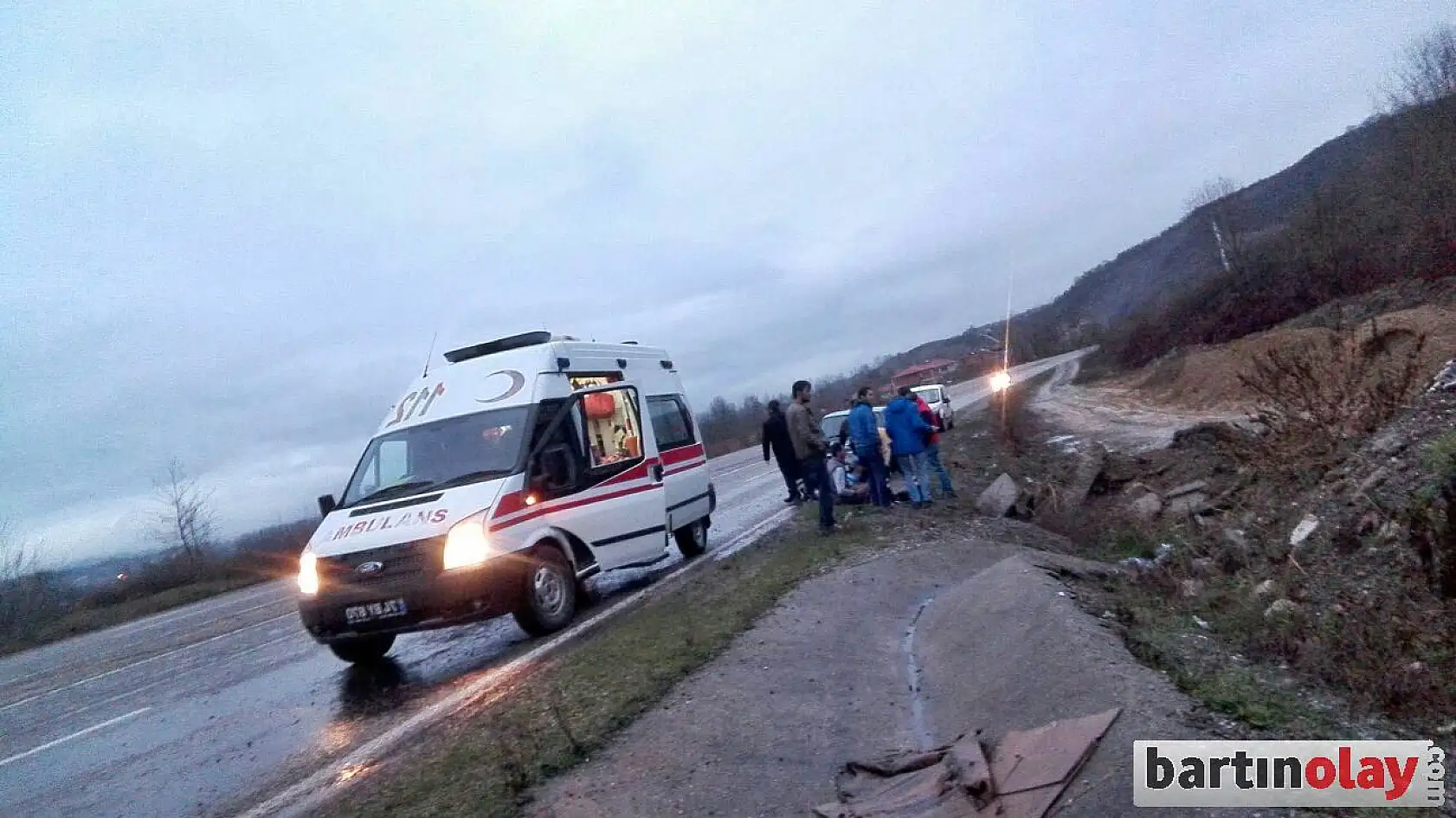 Yoldan çıkan kamyonet takla attı