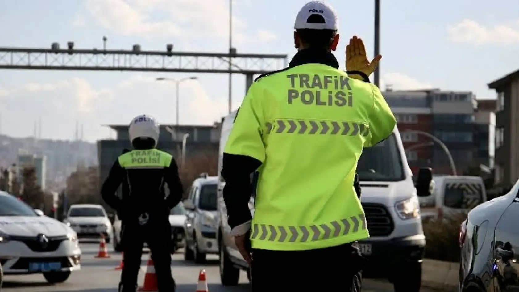 Cezalar havada uçuştu