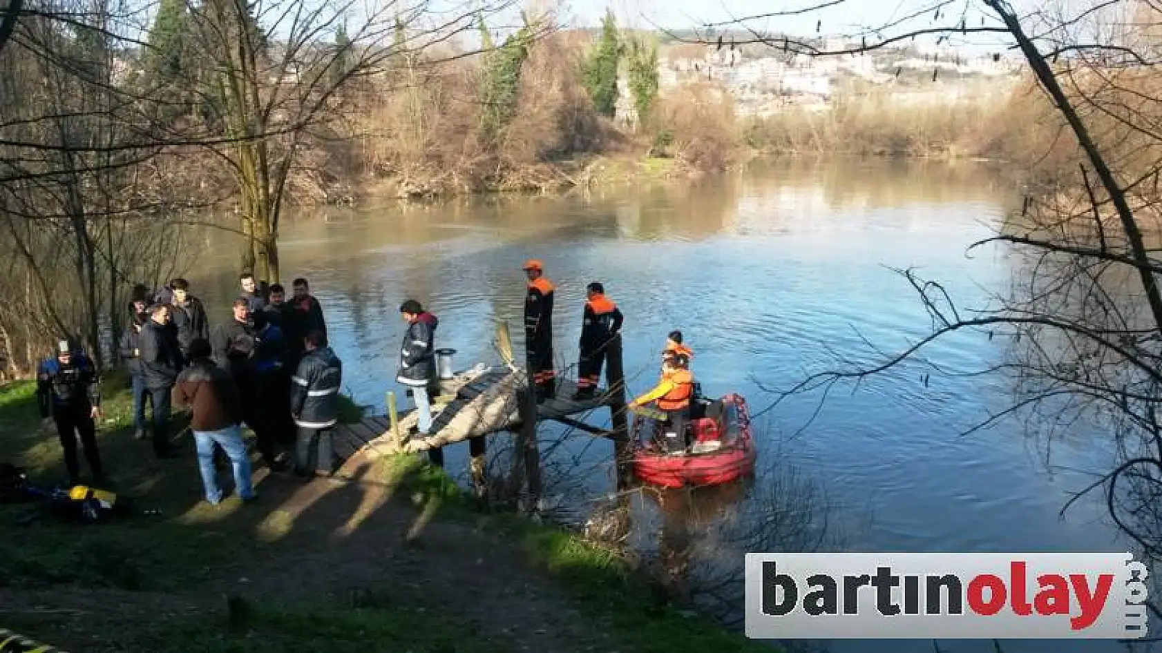 Irmağa düşen vatandaşı arama çalışmaları sürüyor