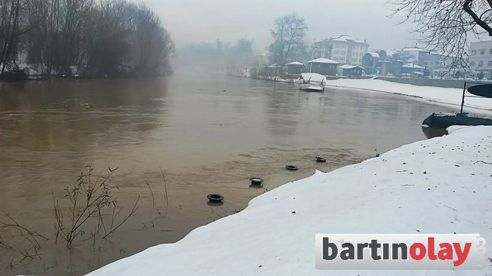 Karlar eriyor, ırmak yükseliyor